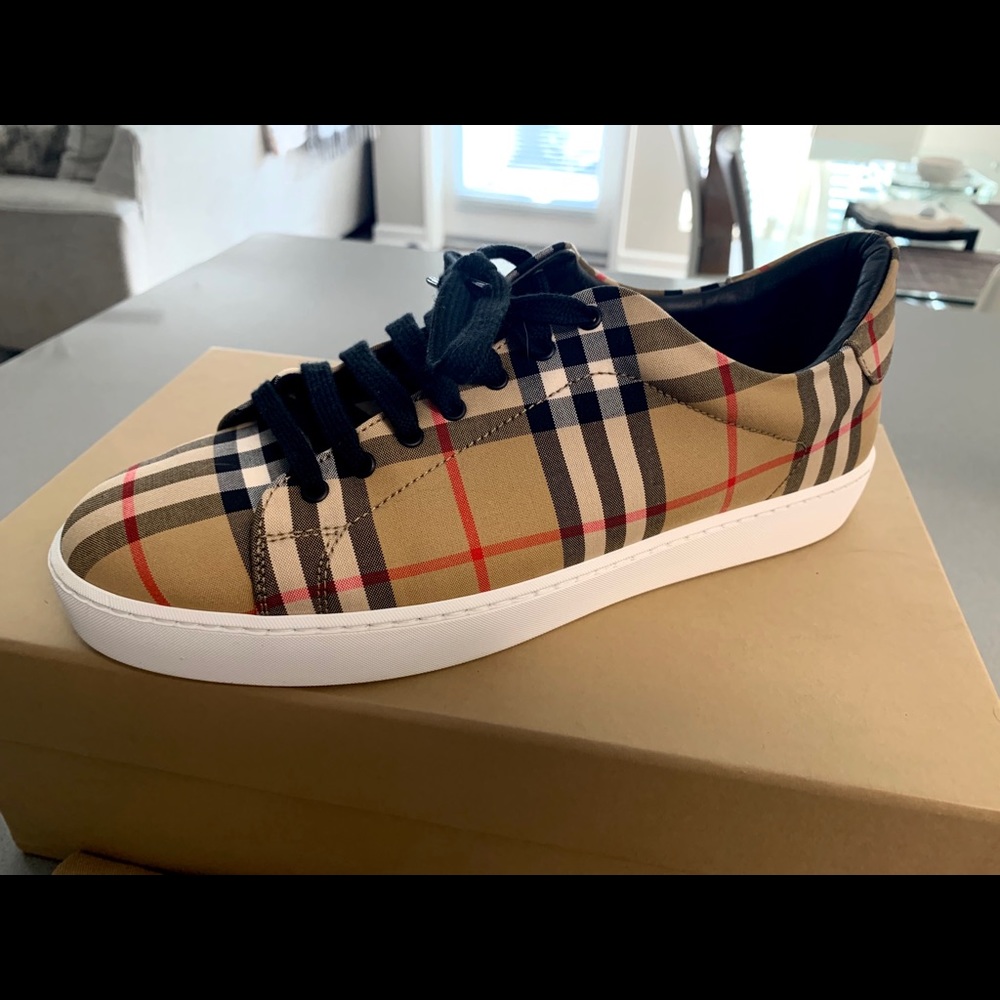 Burberry Sneakers - Picture 2 of 3